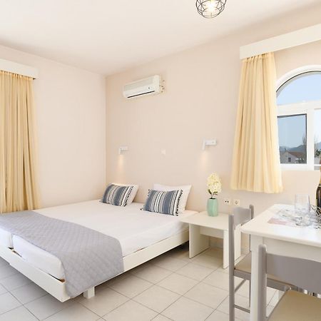 Eugenia Studios & Apartments เอียลิซอส ภายนอก รูปภาพ