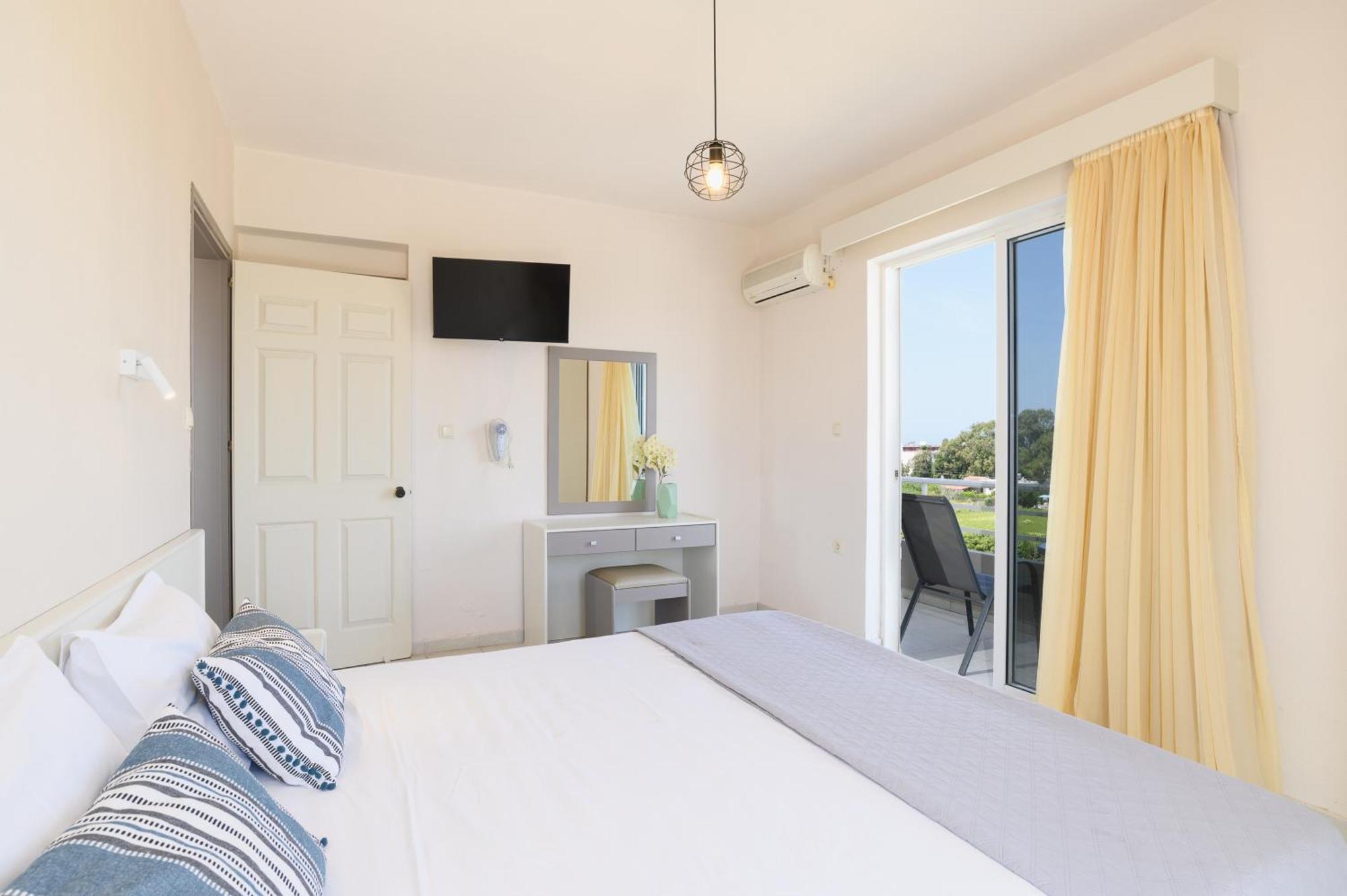 Eugenia Studios & Apartments เอียลิซอส ภายนอก รูปภาพ
